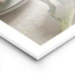 affiche avec trois artichauts vert sur une assiette grise et un artichaut seul s lightpanel.webp