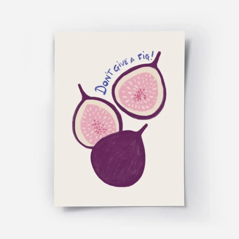 affiche avec trois figues violettes et roses sur fond beige la typographie bleue.webp