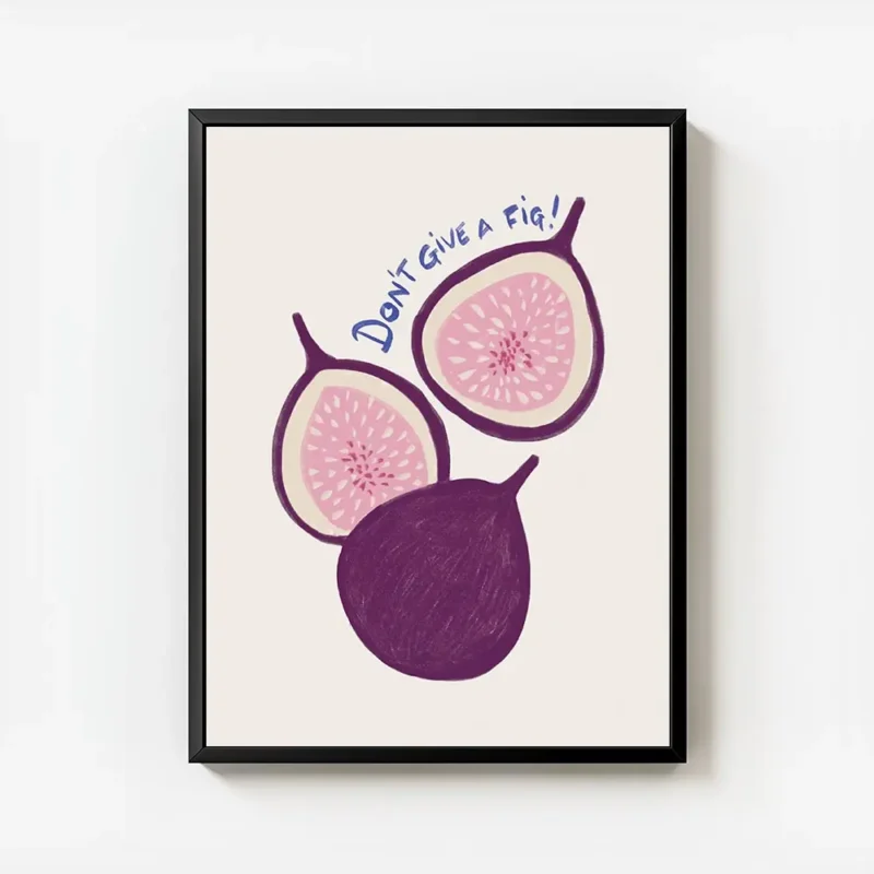 affiche avec trois figues violettes et roses sur fond beige la typographie bleue avec cadre.webp