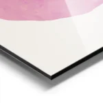 affiche avec trois formes rondes aux teintes vives rouge rose et bleu fonce sur aluminium.webp