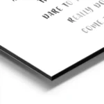 affiche avec typographie noire et un arc en ciel minimaliste beige et ocre sur f aluminium.webp