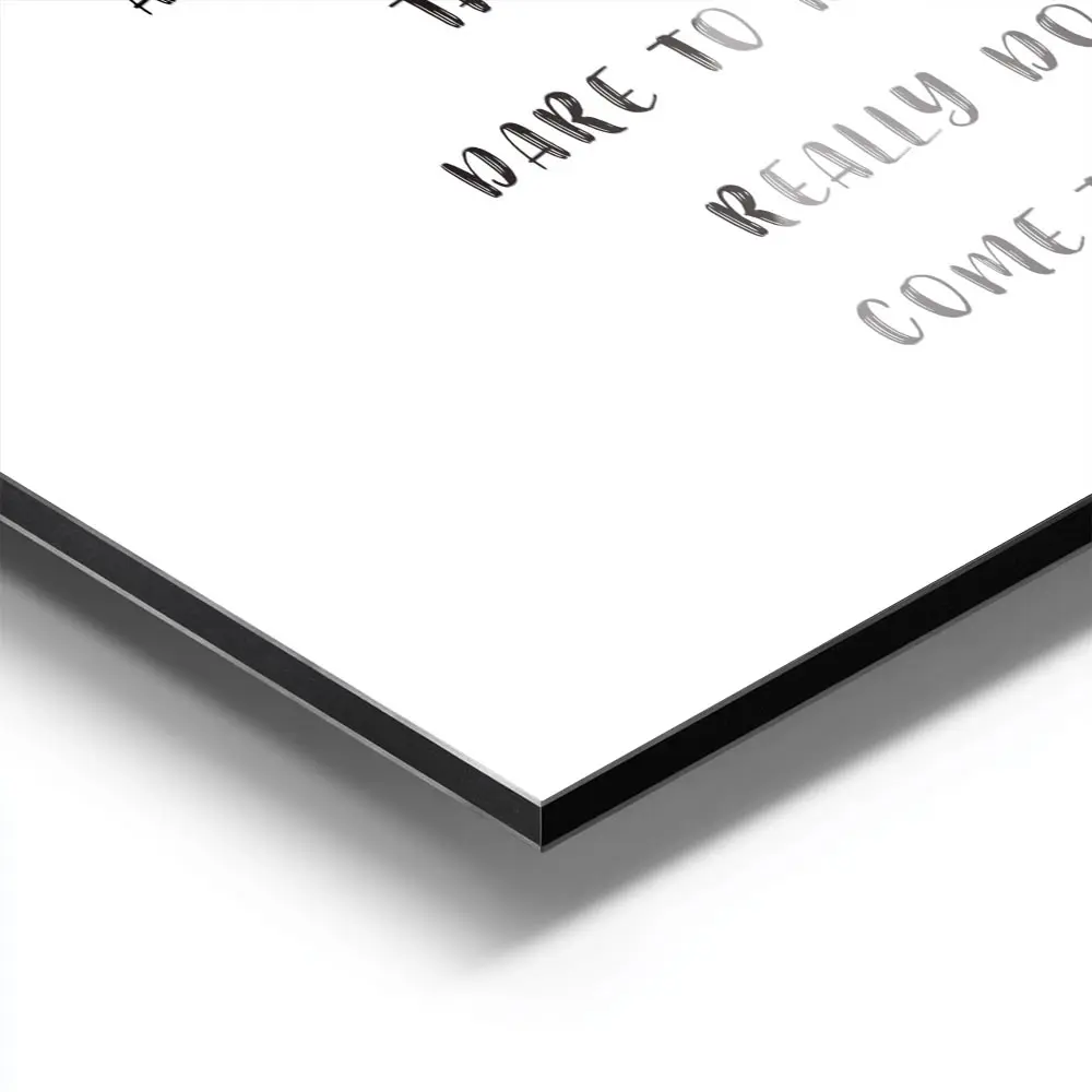 affiche avec typographie noire et un arc en ciel minimaliste beige et ocre sur f aluminium.webp