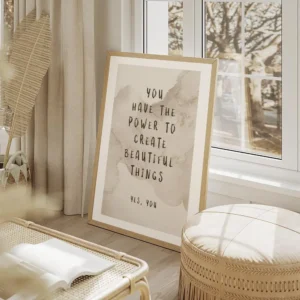 affiche avec typographie noire sur fond beige aquarelle texte you have the power salon beige.webp