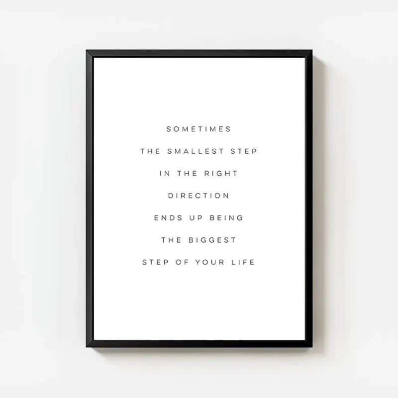 affiche avec typographie noire sur fond blanc citant sometimes the smallest step avec cadre.webp
