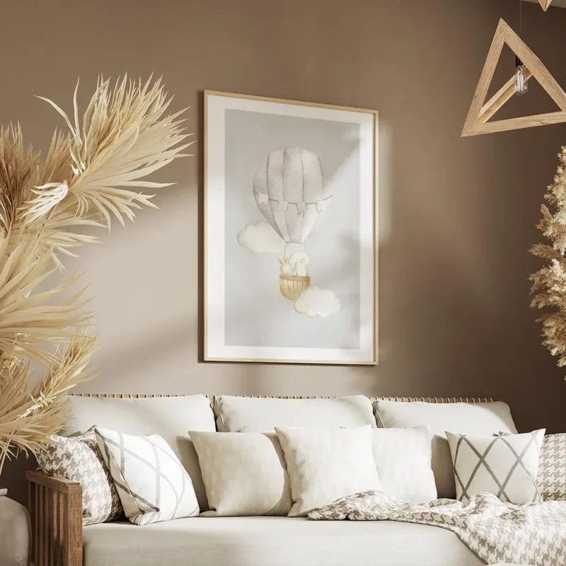 affiche avec un ballon a air chaud blanc un lapin et un elephant dans le panier salon.webp