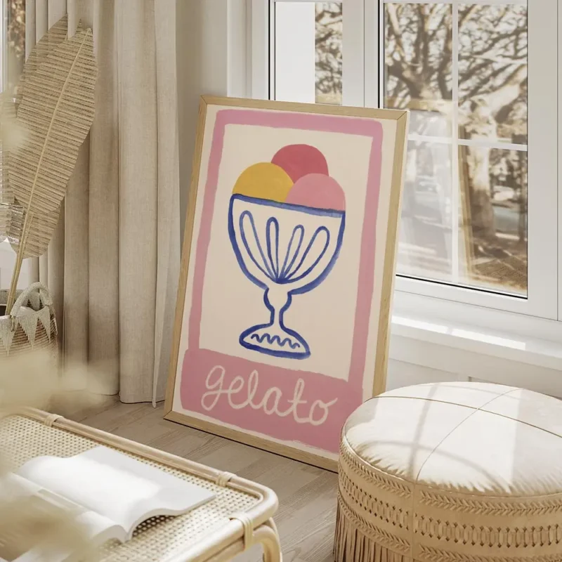 affiche avec un bol de glace bleu contenant trois boules colorees et le mot gela salon beige.webp