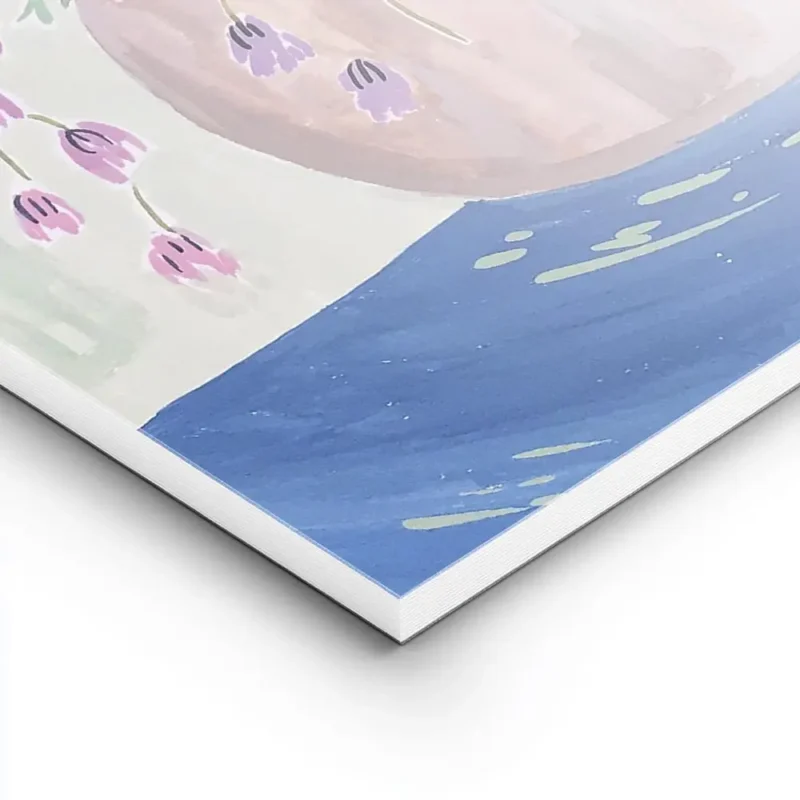 affiche avec un bouquet de fleurs colorees roses et violettes dans un vase sur u lightpanel.webp