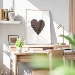 affiche avec un c ur forme de grains de cafe torrefies bruns sur fond blanc uni bureau.webp