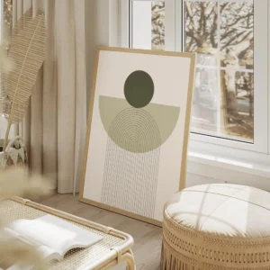 affiche avec un cercle vert fonce et une arche verte claire sur un fond blanc de salon beige.webp