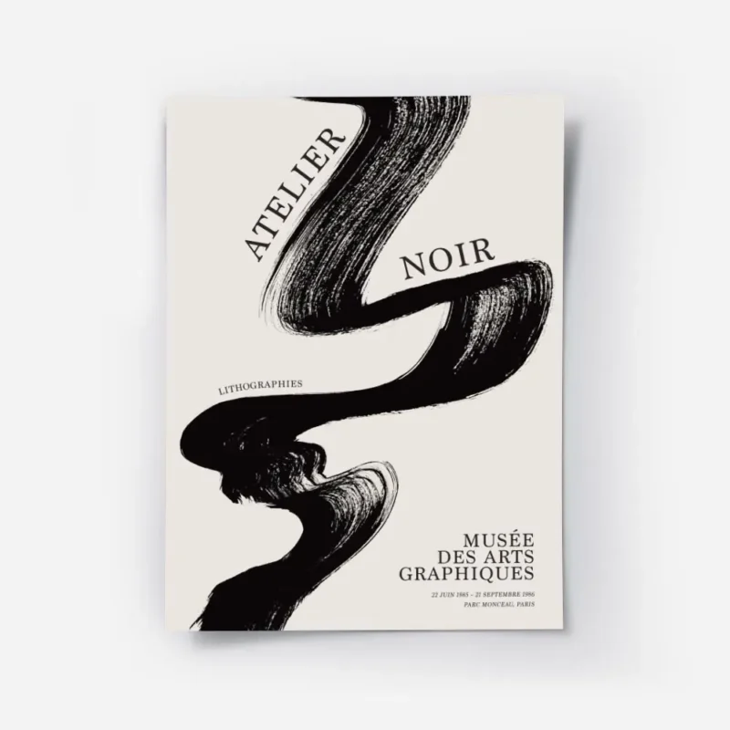 affiche avec un coup de pinceau noir audacieux et le texte atelier noir sur fond.webp