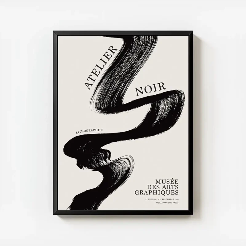 affiche avec un coup de pinceau noir audacieux et le texte atelier noir sur fond avec cadre.webp