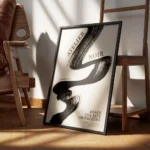 affiche avec un coup de pinceau noir audacieux et le texte atelier noir sur fond encadre.webp