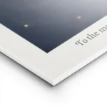 affiche avec un croissant de lune dore sur un fond bleu fonce parseme detoiles d lightpanel.webp