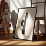 affiche avec un demi cercle et des lignes epaisses noires sur un fond beige typo encadre.webp