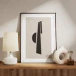 affiche avec un demi cercle et des lignes epaisses noires sur un fond beige typo meuble.webp