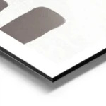 affiche avec un design abstrait de lignes noires et de formes beiges blanches et aluminium.webp