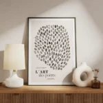 affiche avec un design de points noirs en nuances variees formant un cercle avec meuble.webp