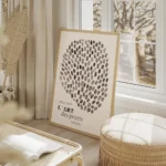 affiche avec un design de points noirs en nuances variees formant un cercle avec salon beige.webp