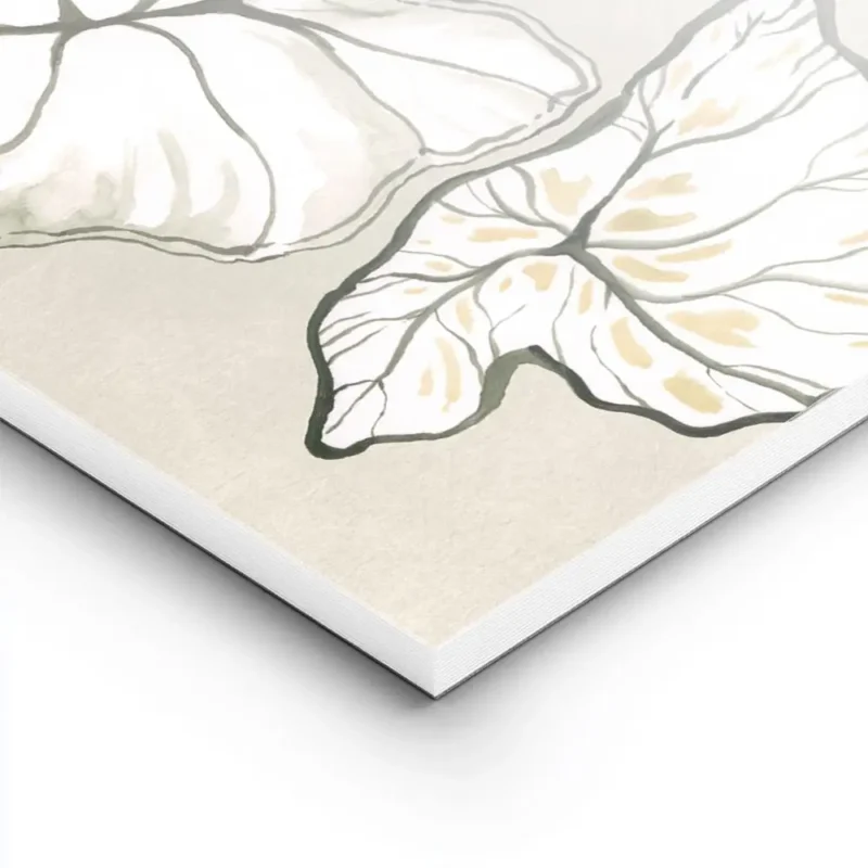 affiche avec un dessin de feuilles tropicales blanches et vertes sur fond beige lightpanel.webp