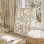 affiche avec un dessin de feuilles tropicales blanches et vertes sur fond beige salon beige.webp