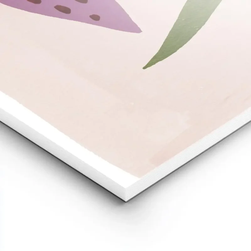 affiche avec un dessin de lys violet avec des taches marron et une tige verte su lightpanel.webp