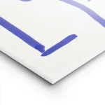 affiche avec un dessin de visage abstrait en lignes bleues sur fond clair style lightpanel.webp