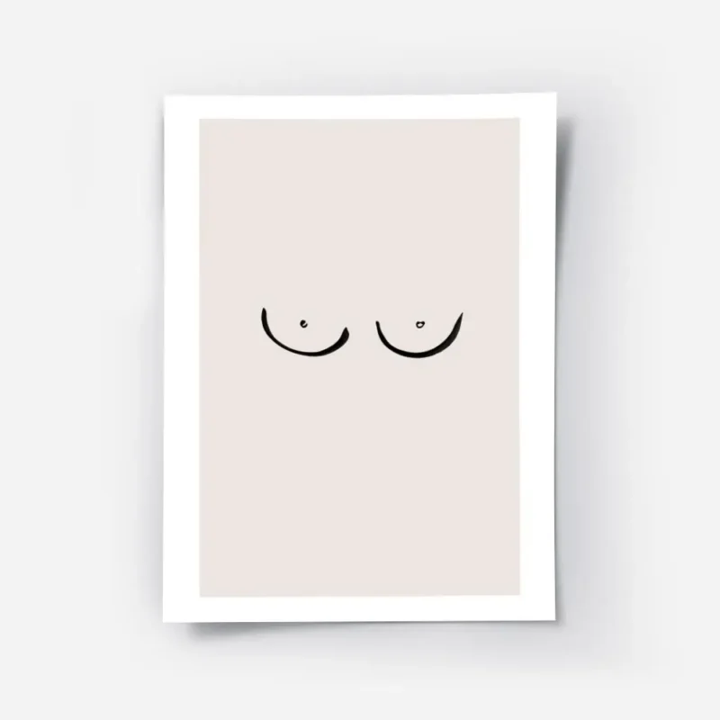 affiche avec un dessin minimaliste de seins sur fond rose pale typographie noire.webp