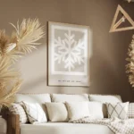 affiche avec un flocon de neige blanc graphique au centre dun carre sur fond bei salon.webp