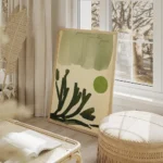 affiche avec un fond vert delave des formes vegetales sombres un cercle vert vif salon beige.webp