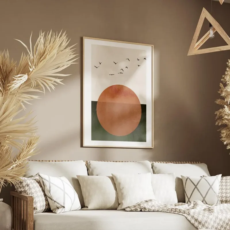 affiche avec un grand soleil orange sur fond beige et vert survole par des oisea salon.webp