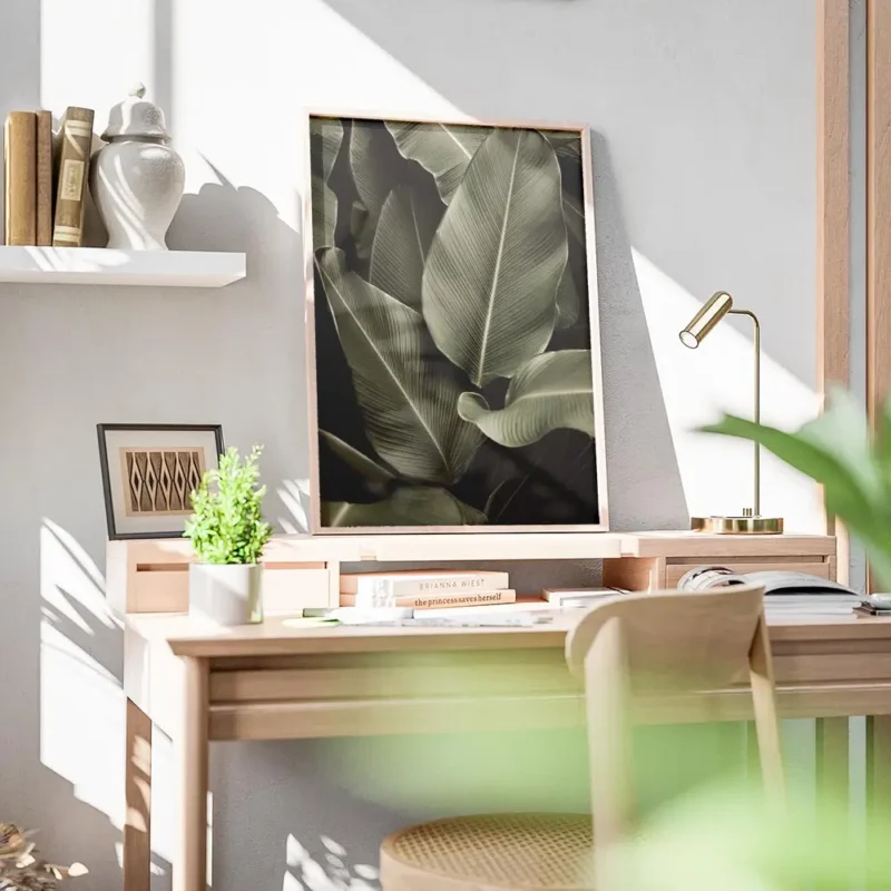 affiche avec un gros plan de feuilles tropicales vert fonce aux nervures proemin bureau.webp