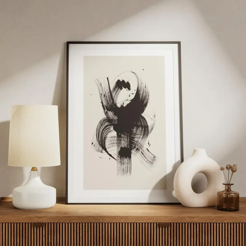 affiche avec un motif abstrait de coups de pinceau noirs audacieux et de taches meuble.webp