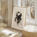 affiche avec un motif abstrait de coups de pinceau noirs audacieux et de taches salon beige.webp