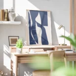 affiche avec un motif abstrait de visage geometrique bleu fonce sur fond beige c bureau.webp