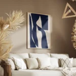 affiche avec un motif abstrait de visage geometrique bleu fonce sur fond beige c salon.webp