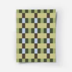 affiche avec un motif de damier compose de carres vert olive vert fonce beige et.webp