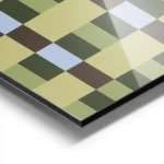 affiche avec un motif de damier compose de carres vert olive vert fonce beige et aluminium.webp