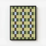 affiche avec un motif de damier compose de carres vert olive vert fonce beige et avec cadre.webp