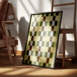 affiche avec un motif de damier compose de carres vert olive vert fonce beige et encadre.webp