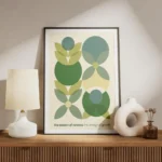 affiche avec un motif de fleurs geometriques vertes bleues et jaunes sur fond cl meuble.webp