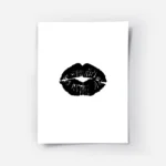 affiche avec un motif de levres noires sur fond blanc style typographie.webp