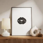 affiche avec un motif de levres noires sur fond blanc style typographie meuble.webp
