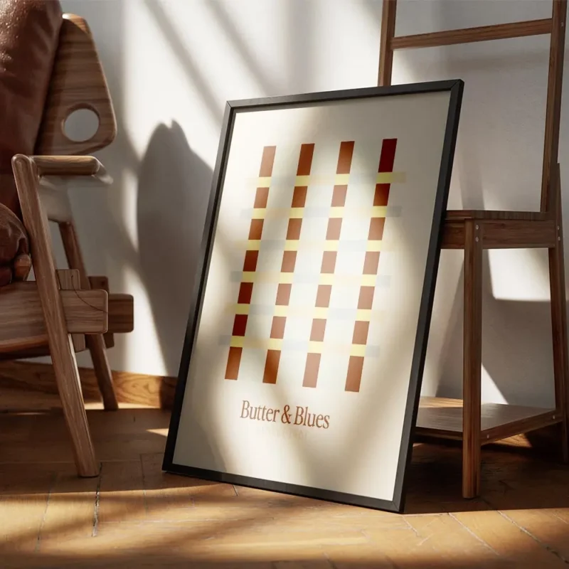 affiche avec un motif ecossais marron jaune et bleu clair sur fond beige encadre.webp
