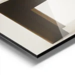 affiche avec un texte noir quiet confidence danish design et une chaise danoise aluminium.webp