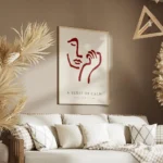 affiche avec un visage abstrait rouge bordeaux et une main sur fond beige clair salon.webp