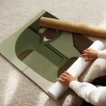 affiche avec un visage cubiste abstrait en tons de vert beige et marron fonce ut enroule.webp