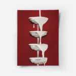 affiche avec une cascade de creme blanche versee sur des coupes a champagne arge.webp