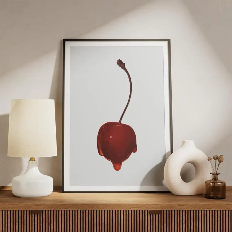 affiche avec une cerise rouge vif recouverte de sirop brillant sur fond gris cla meuble.webp