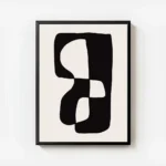 affiche avec une forme abstraite noire et blanche sur fond beige avec cadre.webp