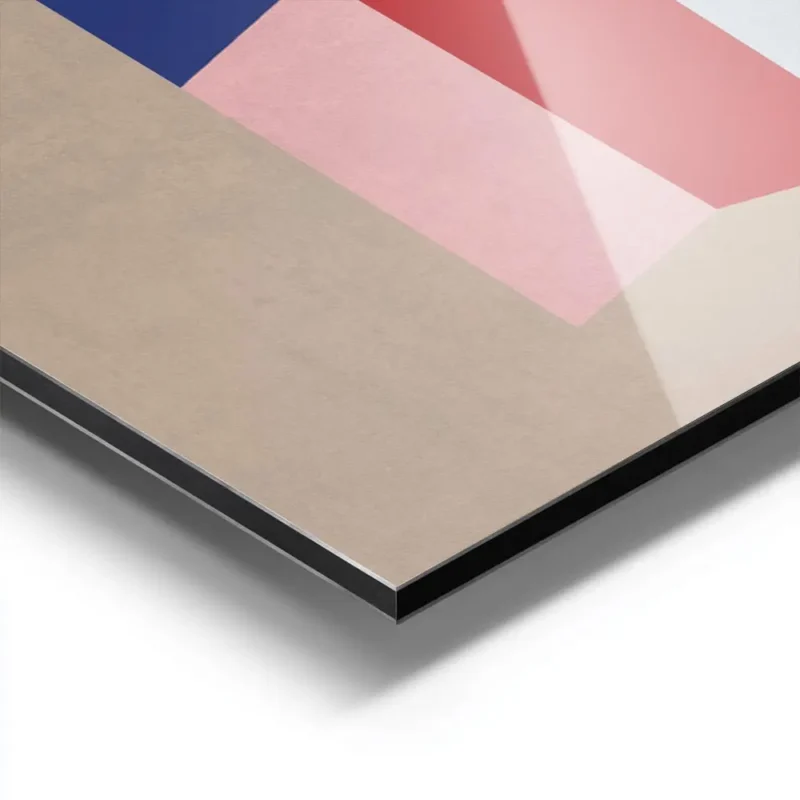 affiche avec une forme de lampe blanche abstraite son pied compose de formes geo aluminium.webp